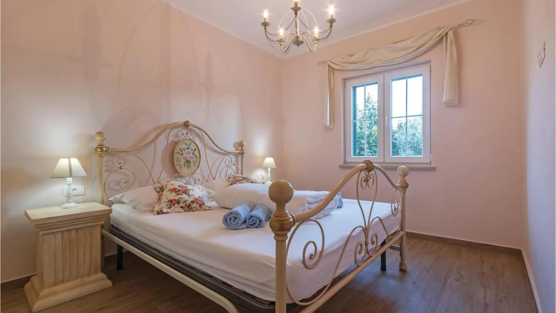 Nice Apartment In Pula With Kitchen 0*,  Kroatien